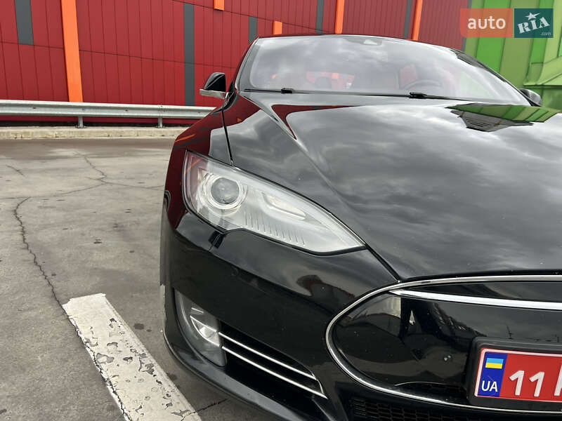Ліфтбек Tesla Model S 2015 в Києві