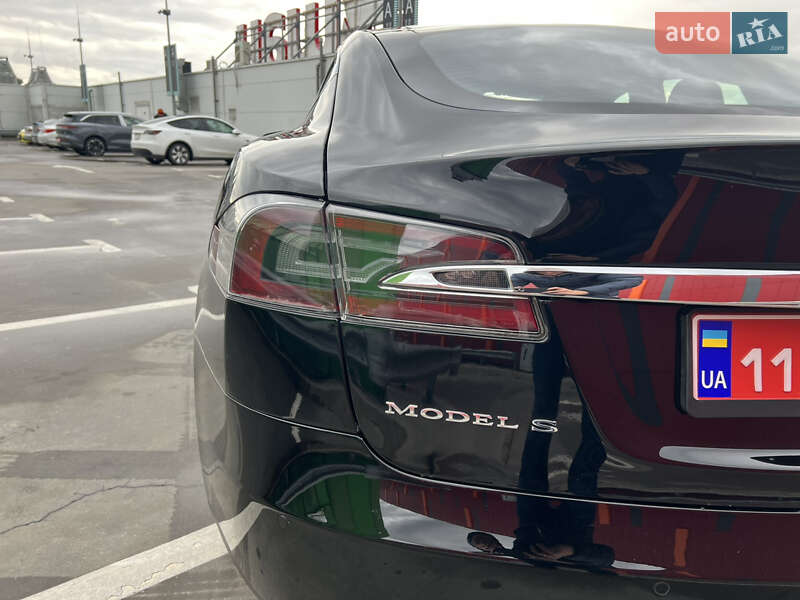 Ліфтбек Tesla Model S 2015 в Києві