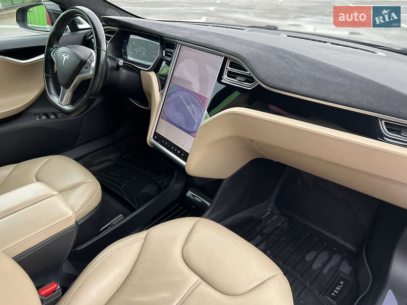 Ліфтбек Tesla Model S 2015 в Києві