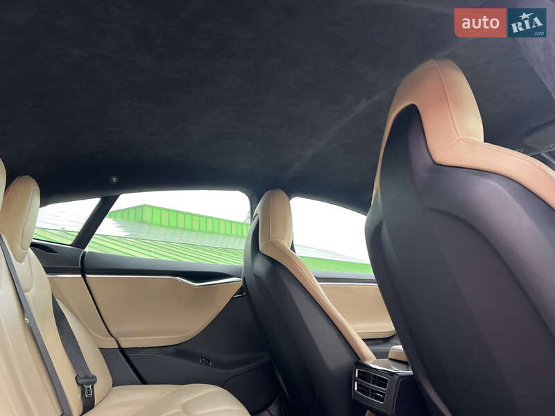 Ліфтбек Tesla Model S 2015 в Києві