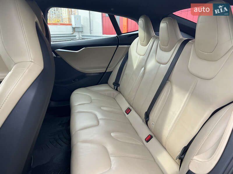 Ліфтбек Tesla Model S 2015 в Києві