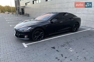 Лифтбек Tesla Model S 2017 в Сарнах
