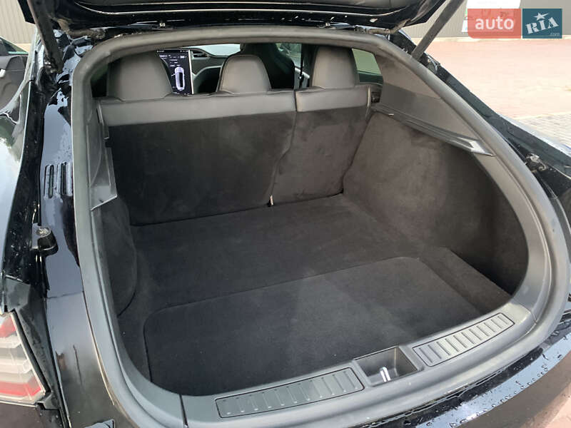 Ліфтбек Tesla Model S 2017 в Сарнах фото 52 Ліфтбек Tesla Model S 2017 в Сарнах