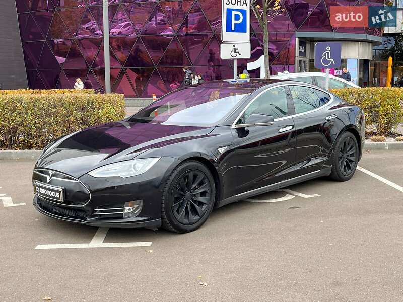 Ліфтбек Tesla Model S 2016 в Києві