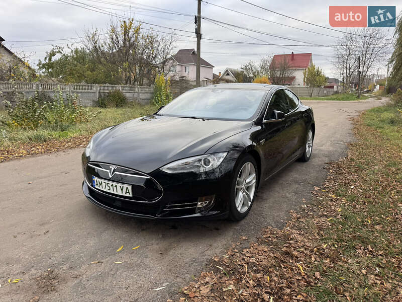 Лифтбек Tesla Model S 2015 в Житомире фото 3 Лифтбек Tesla Model S 2015 в Житомире
