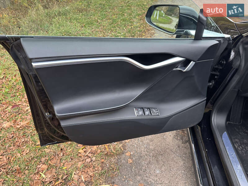 Лифтбек Tesla Model S 2015 в Житомире фото 15 Лифтбек Tesla Model S 2015 в Житомире