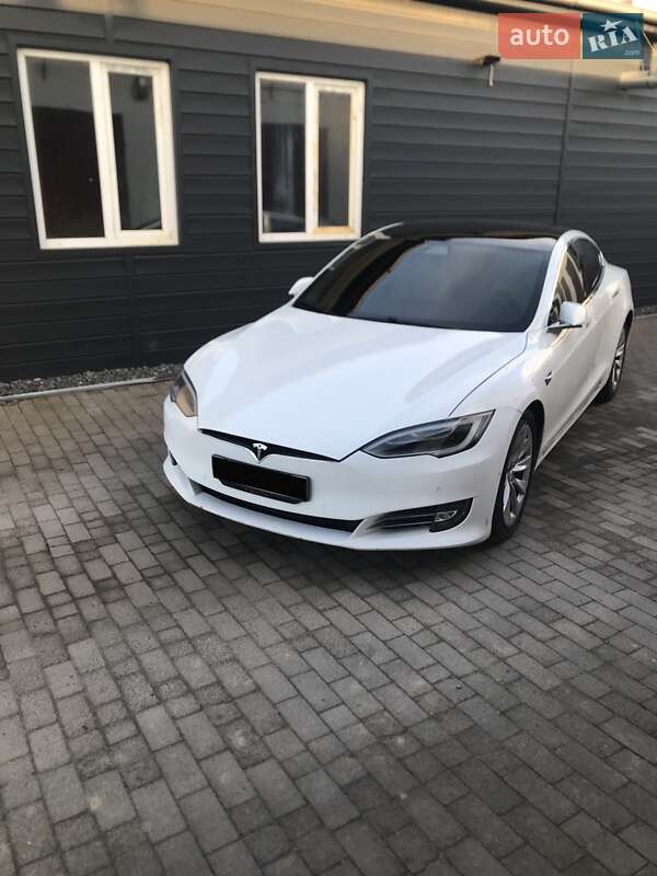 Ліфтбек Tesla Model S 2019 в Вінниці