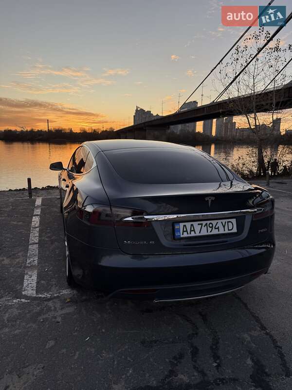 Ліфтбек Tesla Model S 2015 в Києві