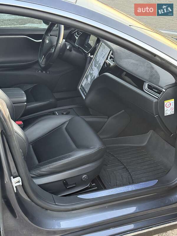 Ліфтбек Tesla Model S 2015 в Києві