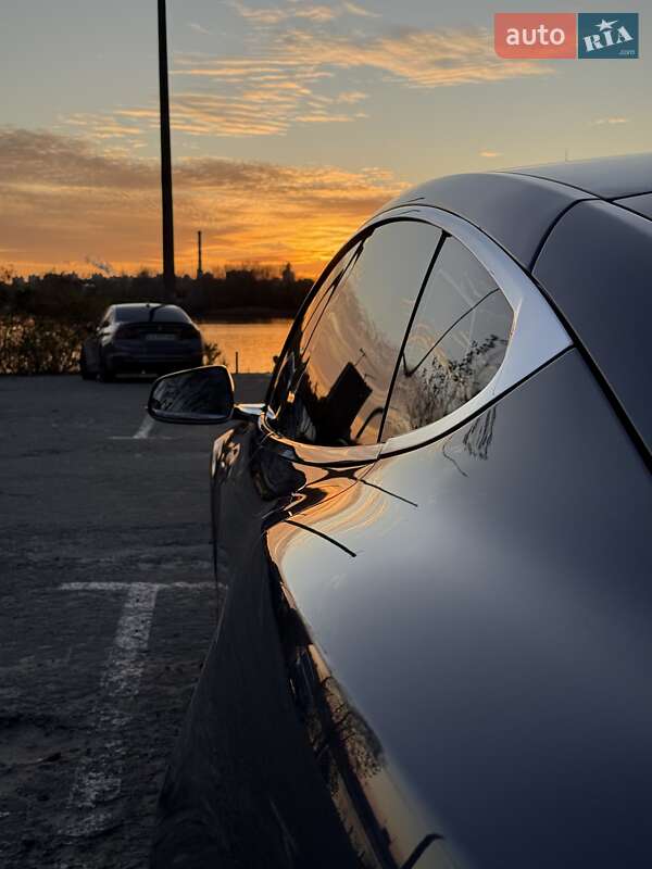 Ліфтбек Tesla Model S 2015 в Києві