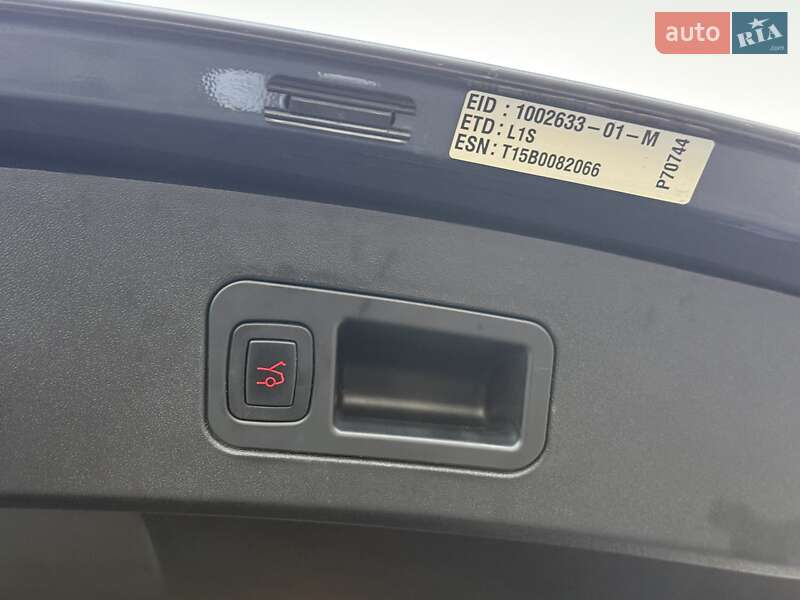 Ліфтбек Tesla Model S 2015 в Києві