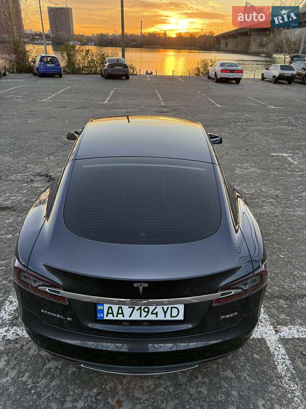 Ліфтбек Tesla Model S 2015 в Києві