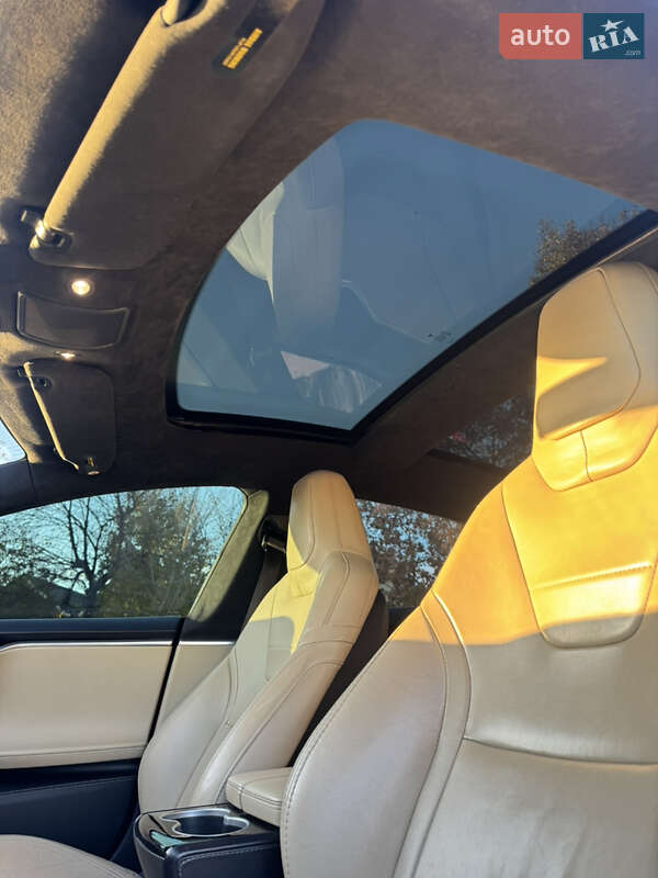 Ліфтбек Tesla Model S 2016 в Києві фото 13 Ліфтбек Tesla Model S 2016 в Києві