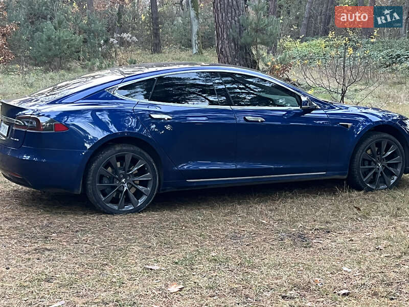 Лифтбек Tesla Model S 2020 в Ровно