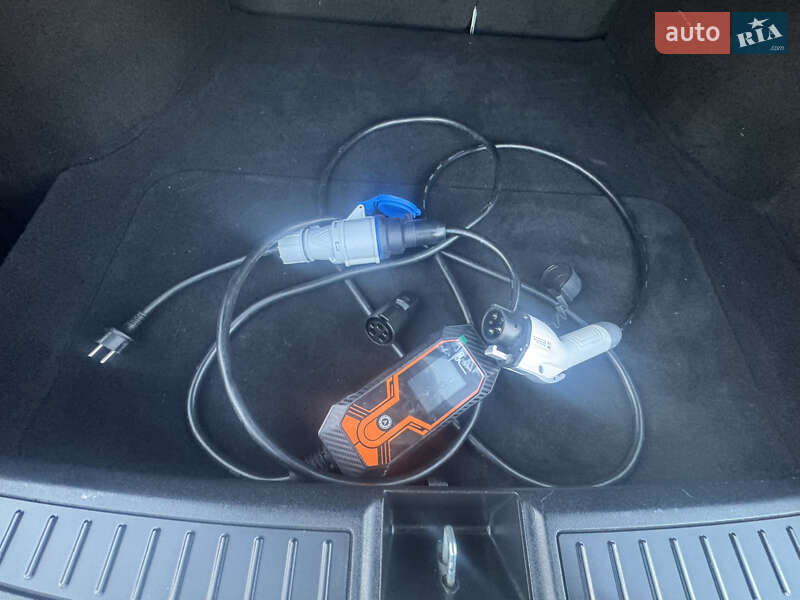 Лифтбек Tesla Model S 2018 в Коломые