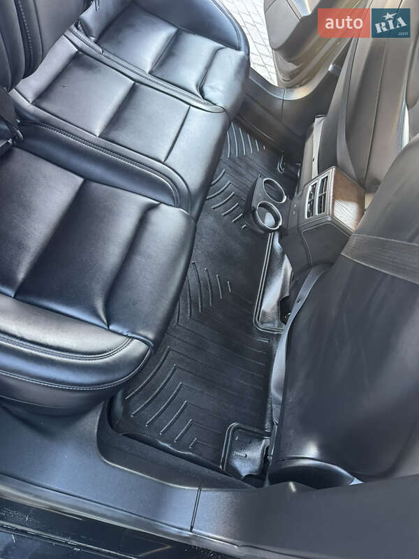 Лифтбек Tesla Model S 2018 в Коломые