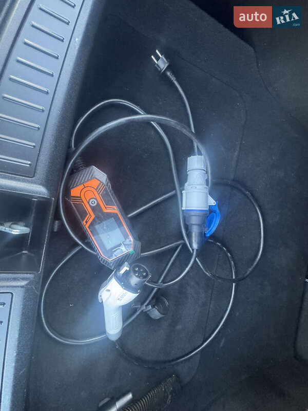 Лифтбек Tesla Model S 2018 в Коломые