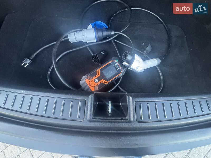 Лифтбек Tesla Model S 2018 в Коломые