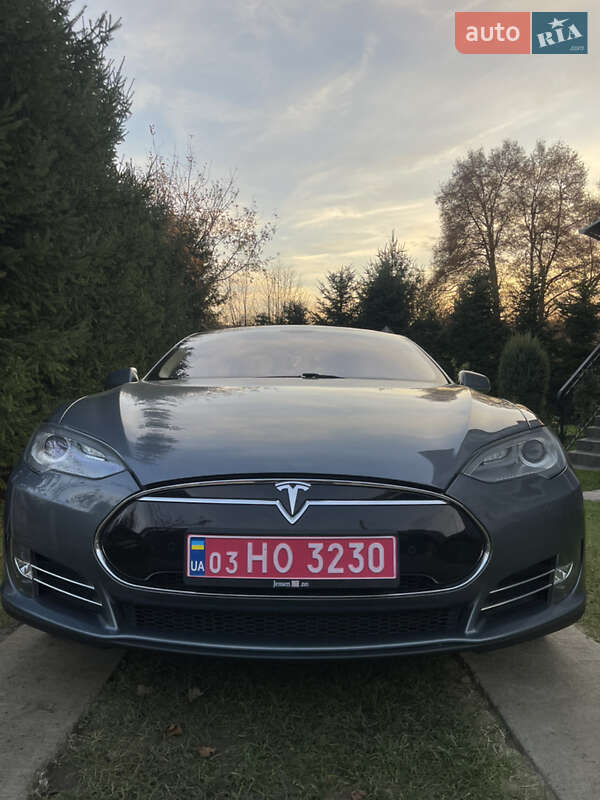 Ліфтбек Tesla Model S 2014 в Чернівцях