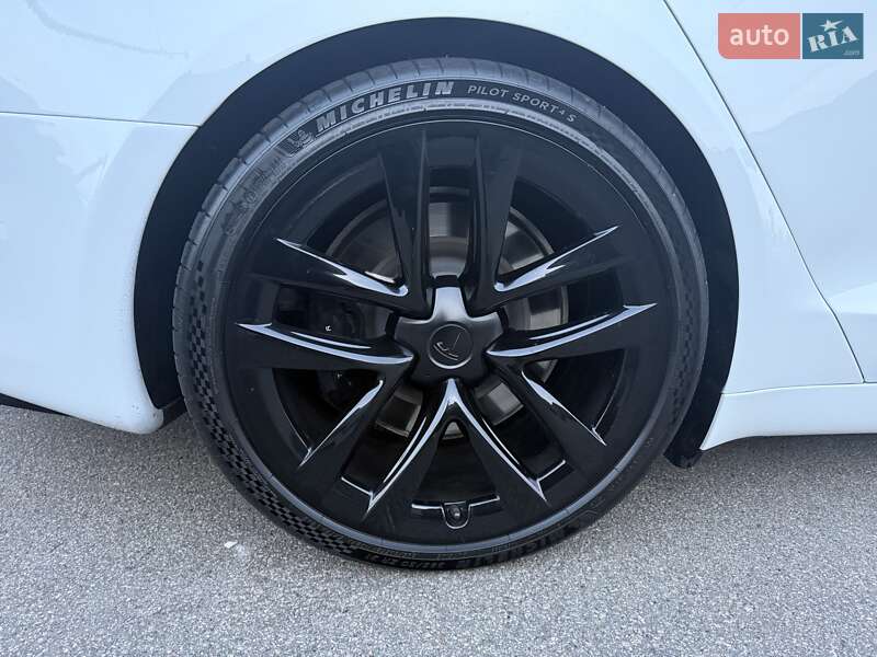 Лифтбек Tesla Model S 2021 в Киеве фото 14 Лифтбек Tesla Model S 2021 в Киеве