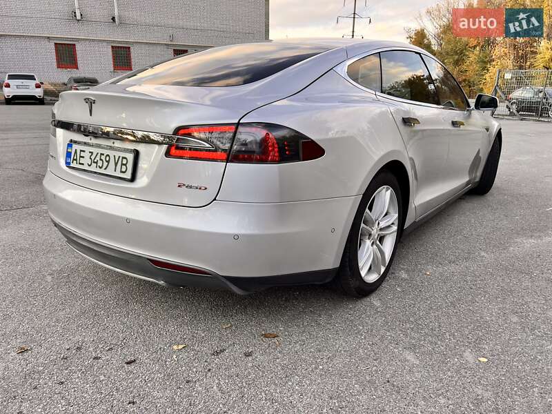 Ліфтбек Tesla Model S 2014 в Дніпрі фото 5 Ліфтбек Tesla Model S 2014 в Дніпрі