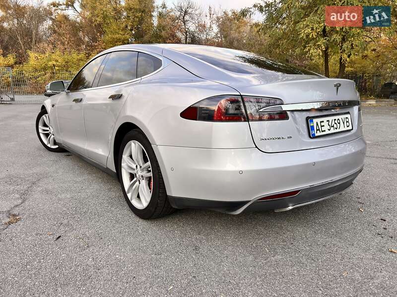Ліфтбек Tesla Model S 2014 в Дніпрі фото 6 Ліфтбек Tesla Model S 2014 в Дніпрі