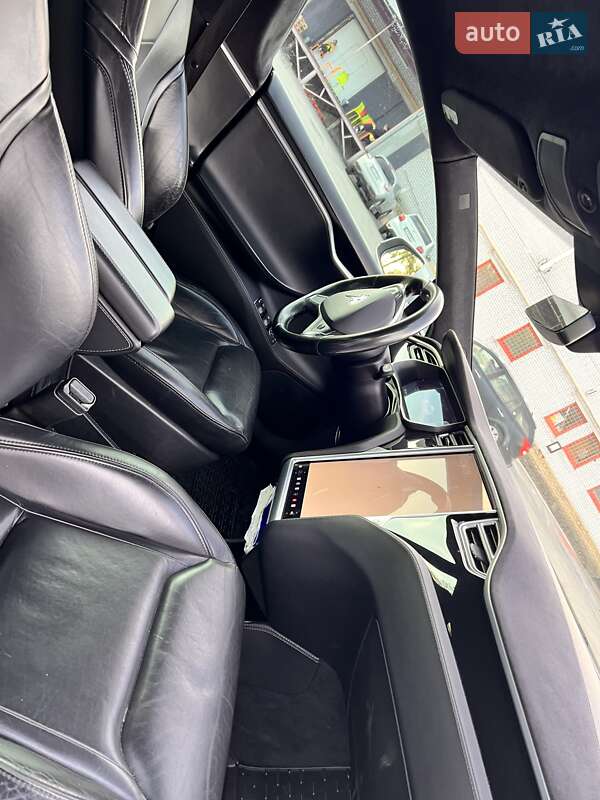 Ліфтбек Tesla Model S 2014 в Дніпрі фото 11 Ліфтбек Tesla Model S 2014 в Дніпрі