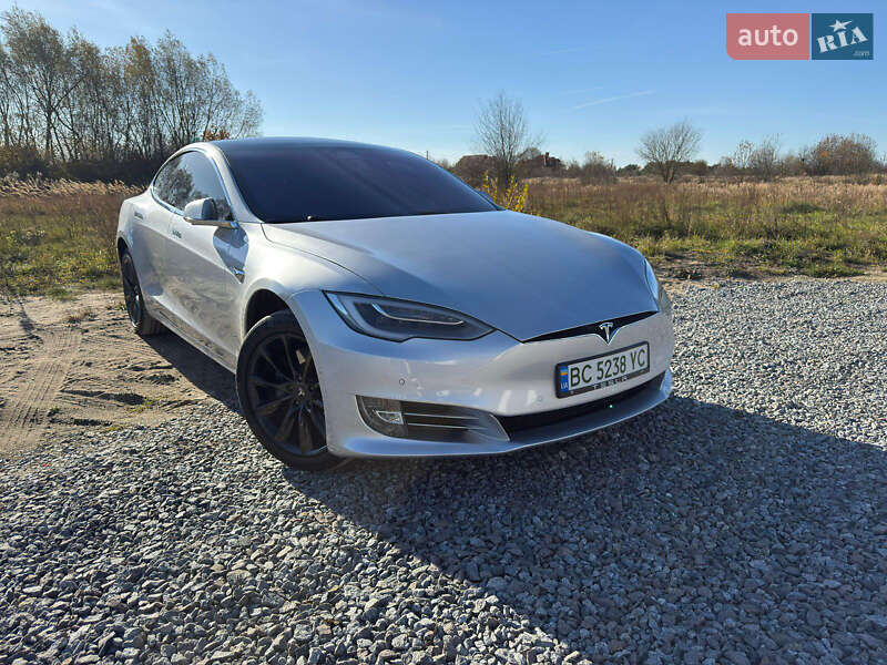 Ліфтбек Tesla Model S 2017 в Львові
