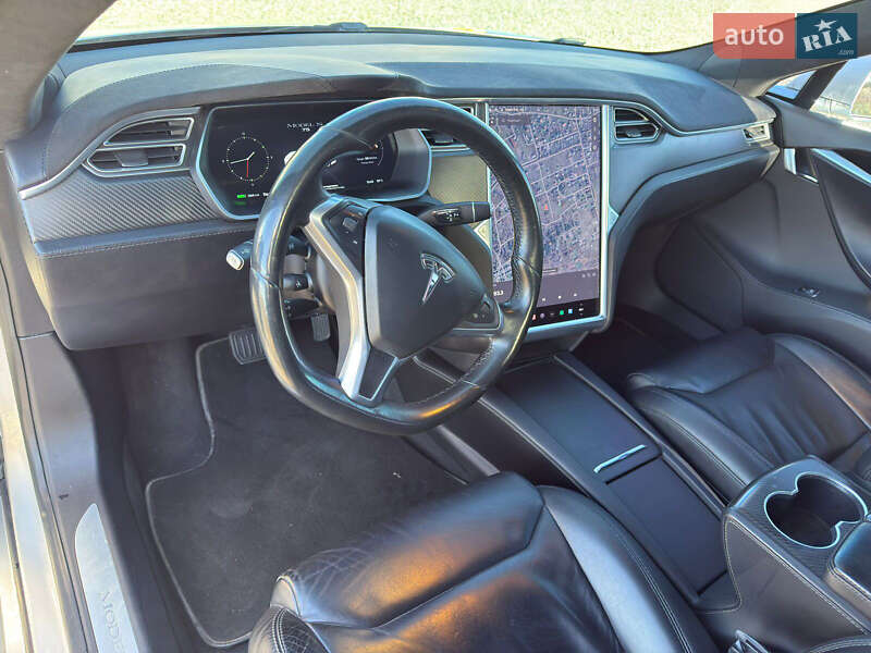 Ліфтбек Tesla Model S 2017 в Львові