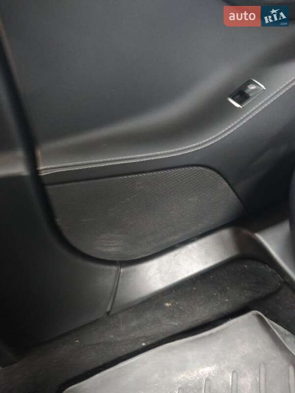 Лифтбек Tesla Model S 2014 в Новояворовске