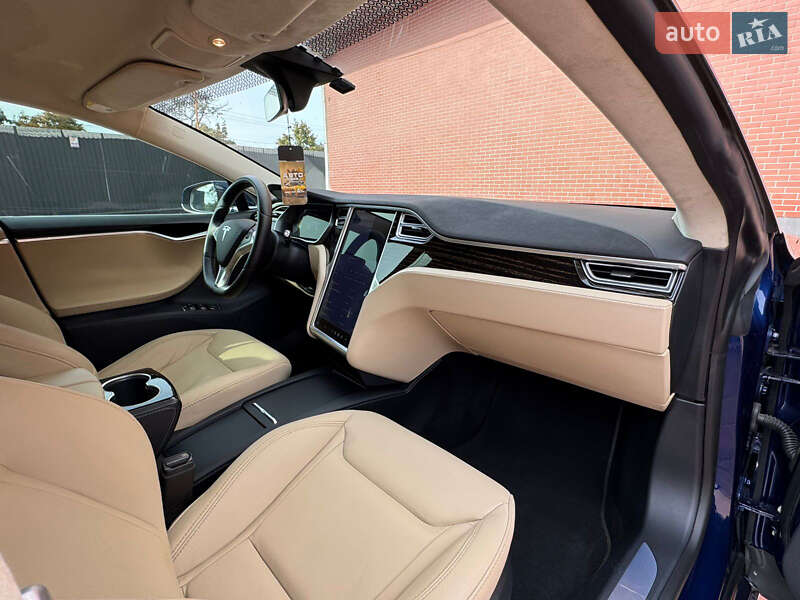 Лифтбек Tesla Model S 2016 в Одессе