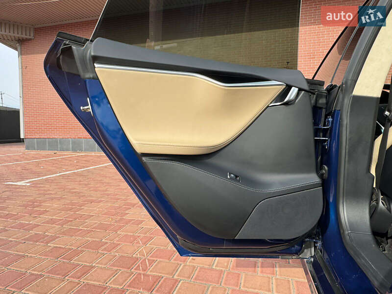 Лифтбек Tesla Model S 2016 в Одессе