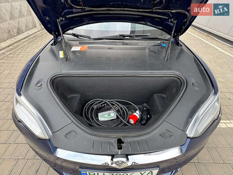 Лифтбек Tesla Model S 2016 в Одессе
