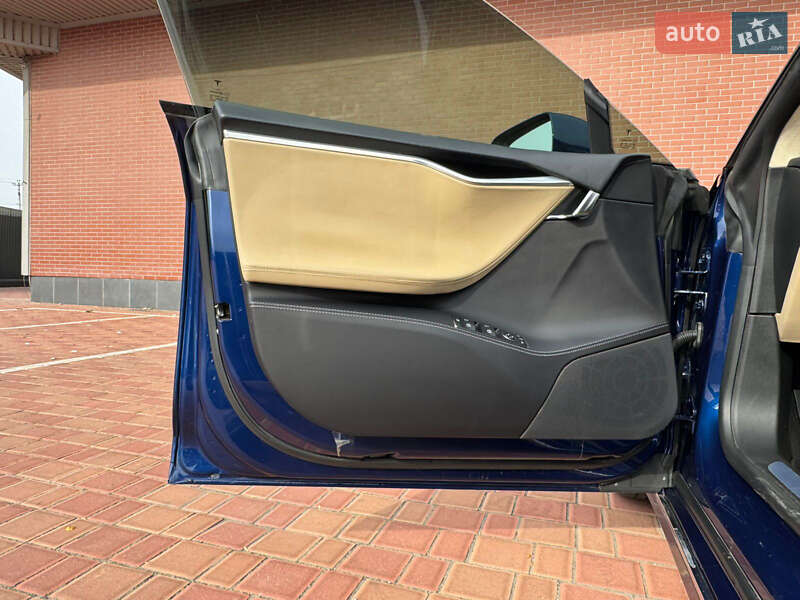 Лифтбек Tesla Model S 2016 в Одессе