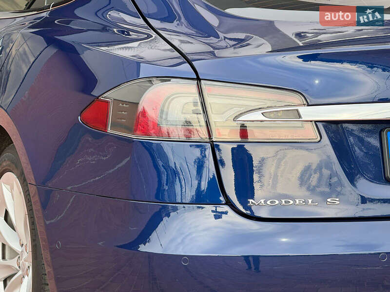 Лифтбек Tesla Model S 2016 в Одессе