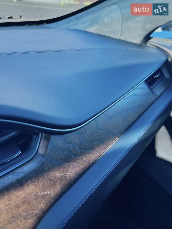 Ліфтбек Tesla Model S 2019 в Одесі