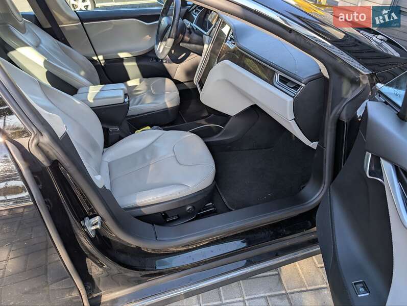 Лифтбек Tesla Model S 2013 в Киеве