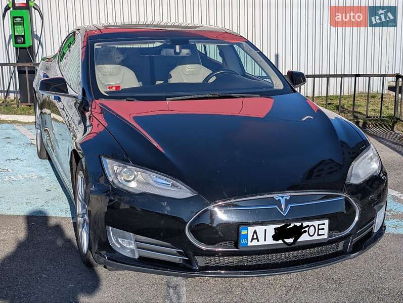 Лифтбек Tesla Model S 2013 в Киеве