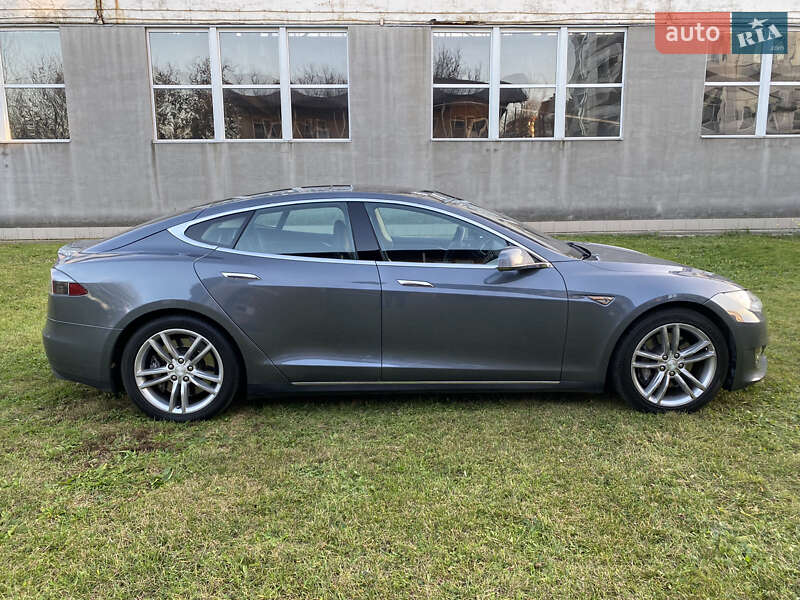 Ліфтбек Tesla Model S 2013 в Борисполі фото 5 Ліфтбек Tesla Model S 2013 в Борисполі