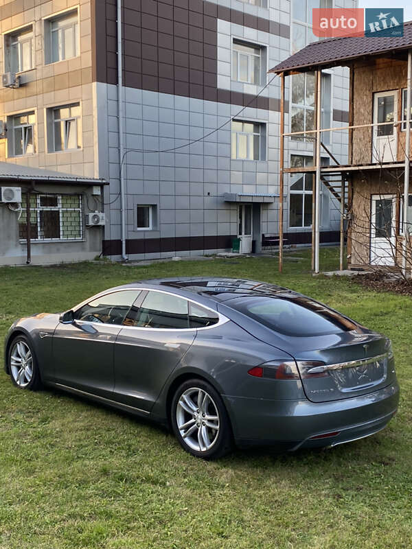 Ліфтбек Tesla Model S 2013 в Борисполі фото 13 Ліфтбек Tesla Model S 2013 в Борисполі