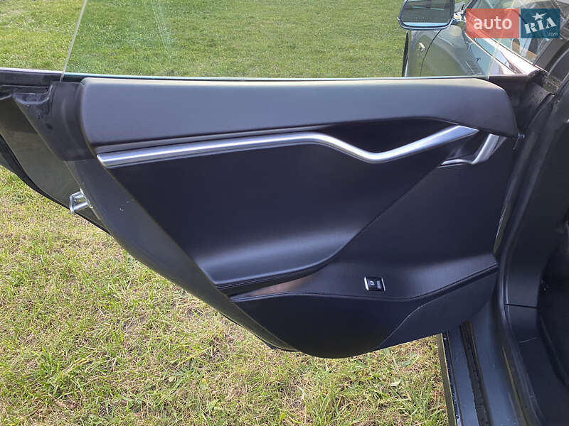 Ліфтбек Tesla Model S 2013 в Борисполі фото 19 Ліфтбек Tesla Model S 2013 в Борисполі