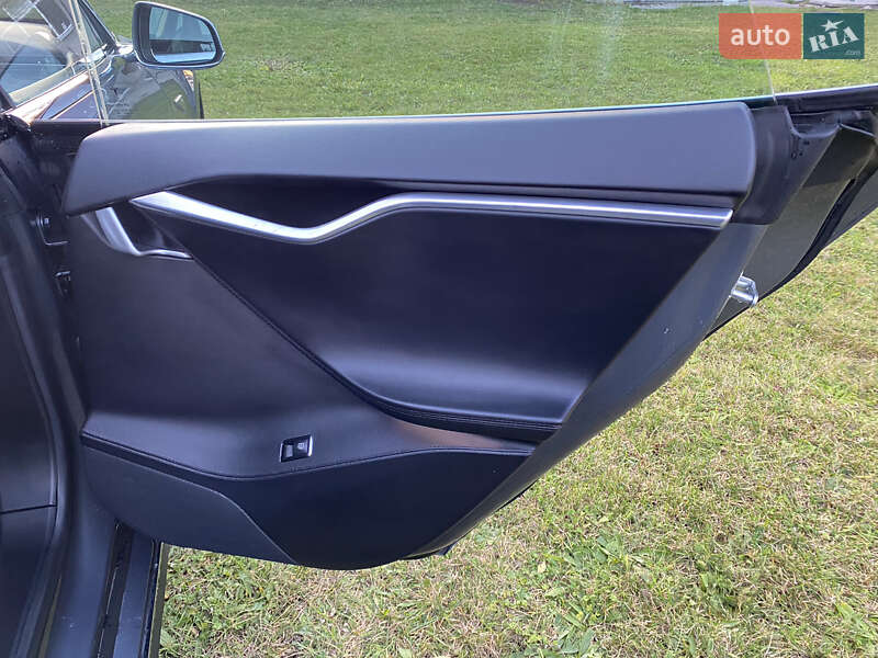 Ліфтбек Tesla Model S 2013 в Борисполі фото 24 Ліфтбек Tesla Model S 2013 в Борисполі