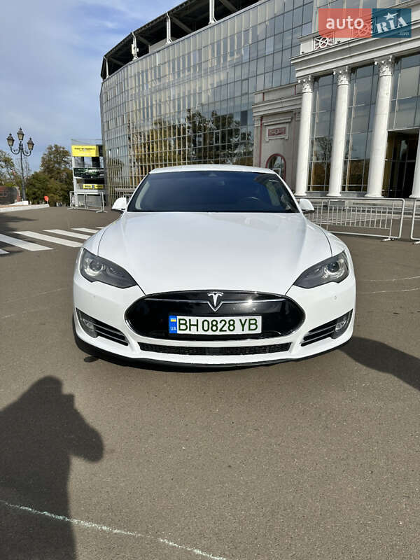 Лифтбек Tesla Model S 2016 в Одессе