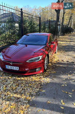 Лифтбек Tesla Model S 2017 в Виннице