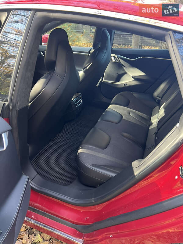 Ліфтбек Tesla Model S 2017 в Вінниці