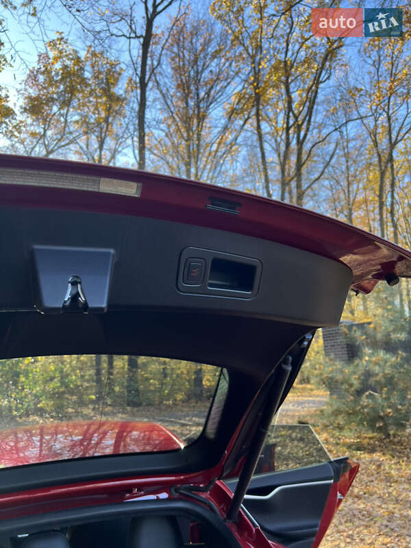 Ліфтбек Tesla Model S 2017 в Вінниці