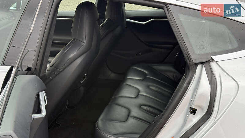 Ліфтбек Tesla Model S 2017 в Тернополі