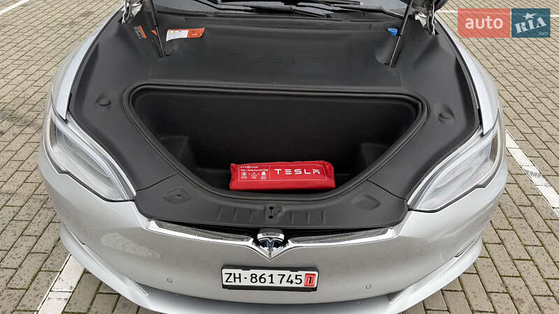 Ліфтбек Tesla Model S 2017 в Тернополі