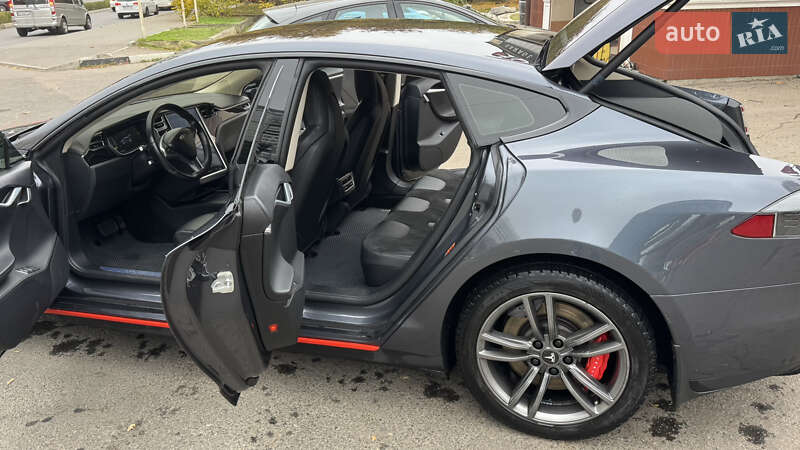 Ліфтбек Tesla Model S 2015 в Одесі фото 15 Ліфтбек Tesla Model S 2015 в Одесі