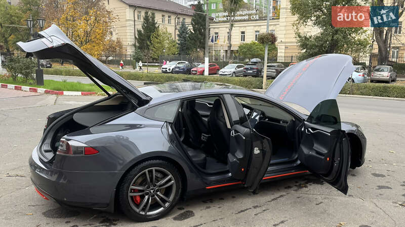Ліфтбек Tesla Model S 2015 в Одесі фото 3 Ліфтбек Tesla Model S 2015 в Одесі